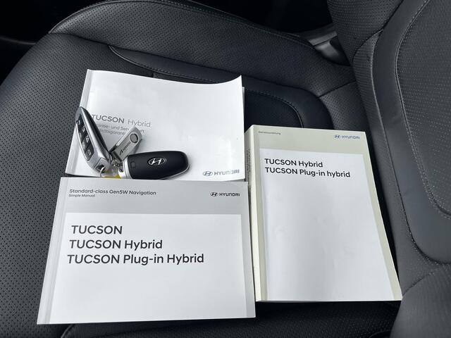 Hyundai TUCSON 1.6 T-GDI PHEV Premium Sky 4WD / Dealer onderhouden / Trekgewicht 1.350 kg / Accu SoH 100% / Adaptief CC / Lederen Bekleding / Stoelventilatie / Stuur-, stoel- en achterbankverwarming / Camera 360° / Climate Control /