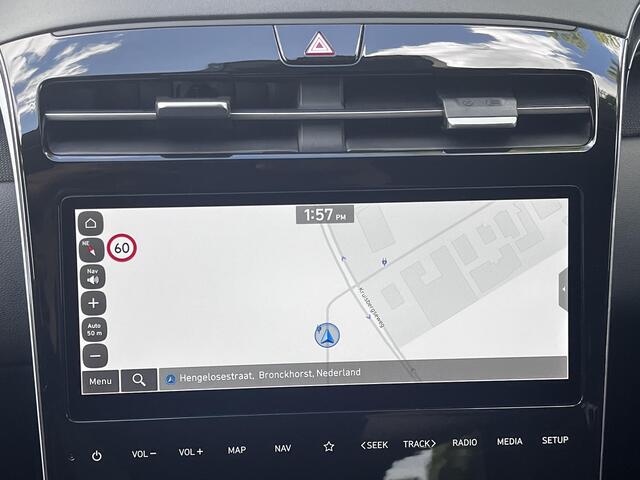 Hyundai TUCSON 1.6 T-GDI PHEV Premium 4WD 265pk automaat / Weinig km / Dealer onderhouden / Accu SoH 100% / Trekgewicht 1.350 kg / Adaptief CC / Lederen Bekleding / 19" LMV / Stuur- en Stoelverwarming / Camera 360° / Stoelventilatie /