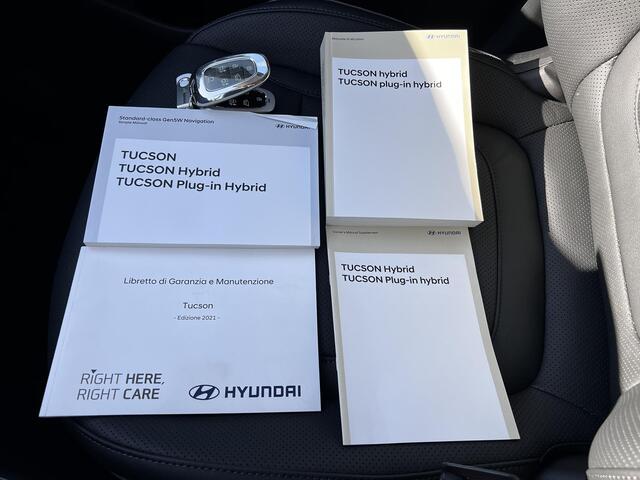 Hyundai TUCSON 1.6 T-GDI HEV Premium Sky automaat / Weinig km / Dealer onderhouden / Trekgewicht 1.650 kg / Pano schuifdak / Elektr. stoelen en klep / Stuur-, stoel- en achterbankverwarming / Stoelventilatie /