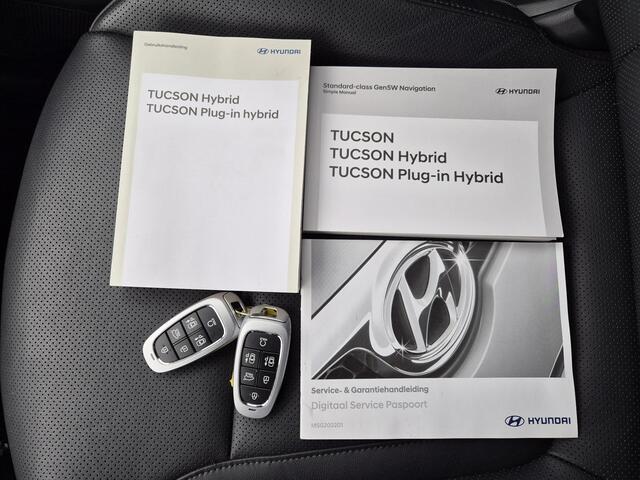Hyundai TUCSON 1.6 T-GDI PHEV Plug-in Premium 4WD Automaat / Apple Carplay Android Auto / Tranhaak vast / Rondomzicht camera / Stuur- en Stoelverwarming / Adaptief CC / Achterbank verwarming / Stoelventilatie voor /