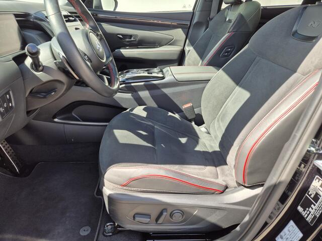 Hyundai TUCSON 1.6 T-GDI PHEV Plug-in N Line Sky 4WD Automaat / Accu SoH 100% / Rondomzicht camera / Apple Carplay Android Auto / Elektrische bedienbare achterklep / Trekgewicht 1350 Kg / Stuur- en Stoelverwarming / Elektrisch bedienbare stoelen - achterklep /