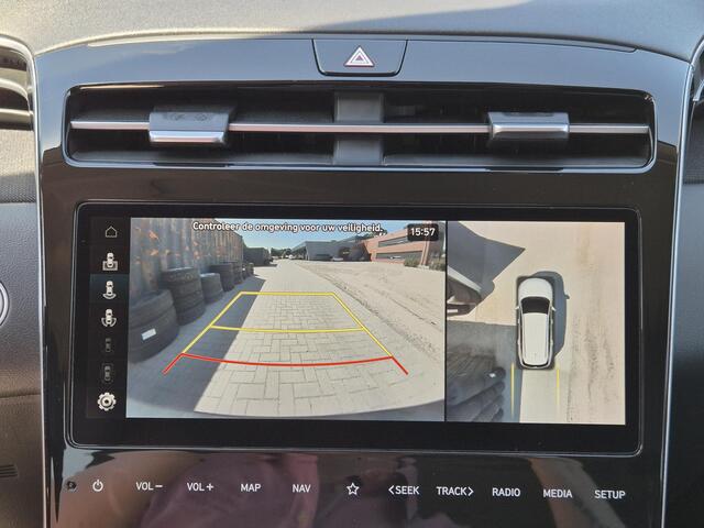 Hyundai TUCSON 1.6 T-GDI PHEV Plug-in Premium Sky 4WD Automaat / Glazen schuif- en kanteldak / Adaptief CC / Stuur- en Stoelverwarming / Rondom zicht camera / Elektrische achterklep / Stoelventilatie voor /