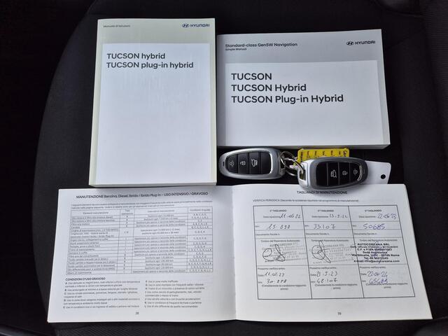Hyundai TUCSON 1.6 T-GDI HEV 230Pk Comfort Smart Automaat / 1650kg Trekgewicht / Stuur- en Stoelverwarming / Achteruitrijcamera / Elektrische achterklep / Adaptief cruise control / Keyless Entry/Start /