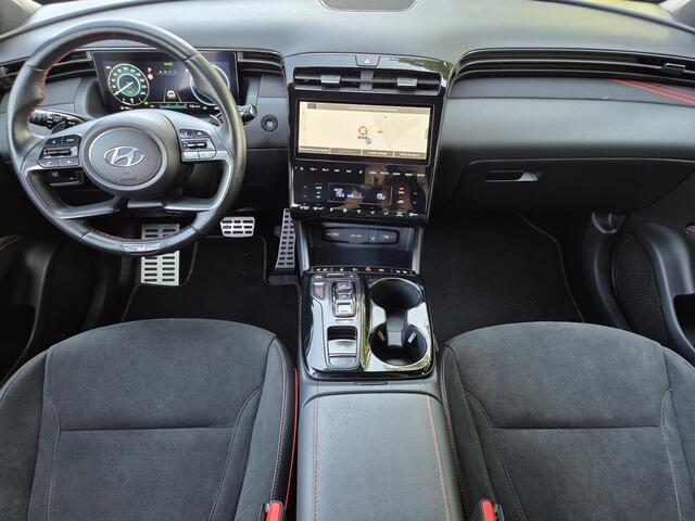 Hyundai TUCSON 1.6 T-GDI PHEV Plug-in N Line Sky 4WD Automaat / Accu SoH 100% / Glazen schuif- en kanteldak / Apple Carplay Android Auto / Stuur- en Stoelverwarming / Rondomzicht camera / Elektrische achterklep / Trekgewicht 1350kg /