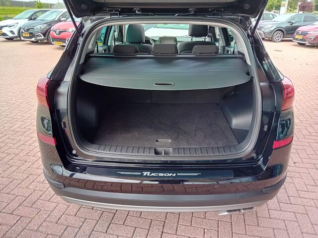 Hyundai TUCSON 1.6 T-GDI 4WD Comfort Automaat, Airco(Automatisch), Carplay/Android auto, Navigatie, Panorama schuifdak, Stoelverwarming, Stuurwiel verwarmd, Parkeersensoren, Camera, Elektrische ramen en spiegels, Goed onderhouden nette auto, BOVAG