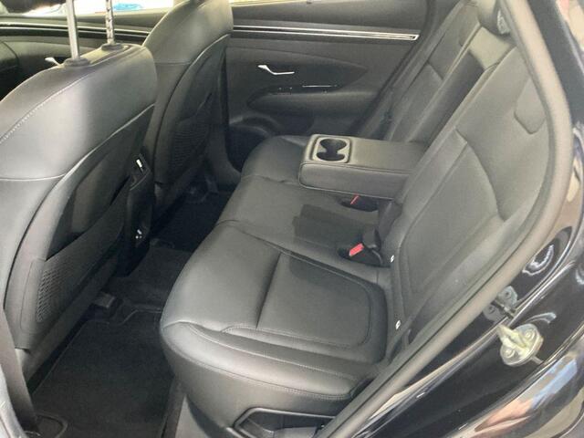 Hyundai TUCSON 1.6 T-GDI PHEV Premium Sky 4WD | Panoramadak | Afneembare trekhaak | 4WD | Stoelverwarming | Stoelventilatie | Lederen bekleding | Elektrische achterklep | KRELL | All season banden
