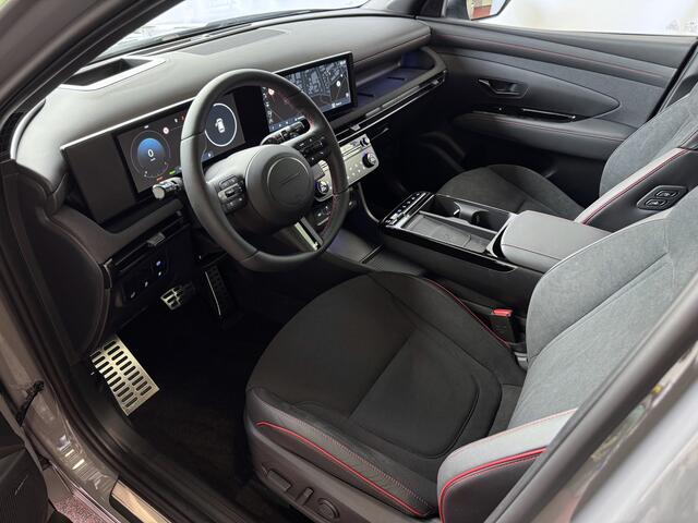 Hyundai TUCSON NIEUWE AUTO 1.6 T-GDI PHEV 252PK 4WD N-LINE SKY PANO. 360.CAMERA ELEK.KLEP ELEK.STOEL/GEHEUG.VERWARMD SUBWFR 19''LMV ZWARTE HEMEL HEADUP STOELKOELING STUURVERW. PLUG IN HYBRIDE - 5 JAAR GARANTIE 4X4