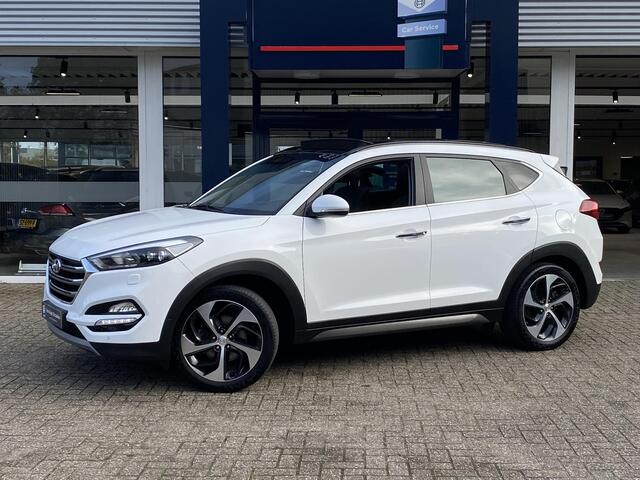 Hyundai TUCSON 1.6 T-GDi Premium 4WD / Automaat / Open-Panodak / Stoelverwarming V+A / Stuurverwarming / Cruise-Control / Climate-Control / Trekhaak / Keyless / LED / Elektr.-Stoelen / Elektr.-Achterklep / DAB Radio-Bluetooth / Navi / PDC V+A met Camera / 19'' LMV / ENZ