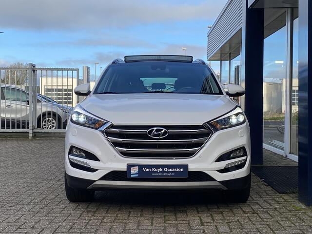 Hyundai TUCSON 1.6 T-GDi Premium 4WD / Automaat / Open-Panodak / Stoelverwarming V+A / Stuurverwarming / Cruise-Control / Climate-Control / Trekhaak / Keyless / LED / Elektr.-Stoelen / Elektr.-Achterklep / DAB Radio-Bluetooth / Navi / PDC V+A met Camera / 19'' LMV / ENZ