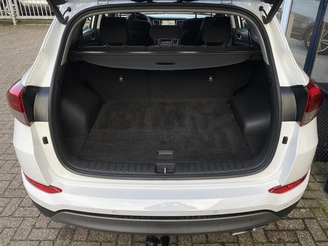Hyundai TUCSON 1.6 T-GDi Premium 4WD / Automaat / Open-Panodak / Stoelverwarming V+A / Stuurverwarming / Cruise-Control / Climate-Control / Trekhaak / Keyless / LED / Elektr.-Stoelen / Elektr.-Achterklep / DAB Radio-Bluetooth / Navi / PDC V+A met Camera / 19'' LMV / ENZ