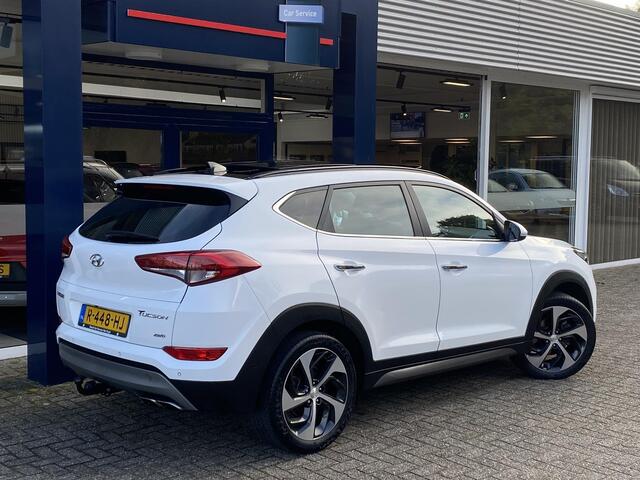 Hyundai TUCSON 1.6 T-GDi Premium 4WD / Automaat / Open-Panodak / Stoelverwarming V+A / Stuurverwarming / Cruise-Control / Climate-Control / Trekhaak / Keyless / LED / Elektr.-Stoelen / Elektr.-Achterklep / DAB Radio-Bluetooth / Navi / PDC V+A met Camera / 19'' LMV / ENZ