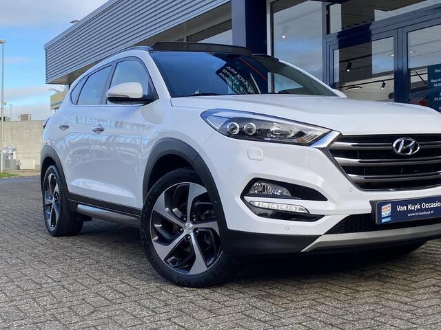 Hyundai TUCSON 1.6 T-GDi Premium 4WD / Automaat / Open-Panodak / Stoelverwarming V+A / Stuurverwarming / Cruise-Control / Climate-Control / Trekhaak / Keyless / LED / Elektr.-Stoelen / Elektr.-Achterklep / DAB Radio-Bluetooth / Navi / PDC V+A met Camera / 19'' LMV / ENZ
