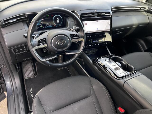 Hyundai TUCSON 1.6 T-GDI HEV Comfort Smart Automaat / Fabrieksgarantie tot 02-2028 ** / Dealer onderhouden / Navigatie / Achteruitrijcamera / Stuur- en stoelverwarming / Apple Carplay Android / 19" LM + All Season banden /