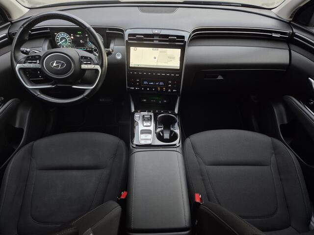 Hyundai TUCSON 1.6 T-GDI PHEV Plug-in Comfort Smart 4WD Automaat / Accu SOH 100% / Fabrieksgarantie tot 10-2026 / Dealer onderhouden / Trekgewicht 1350 kg / EAER bereik 62 km bereik stad 74 km / Apple Carplay Android Auto / Adaptief CC /