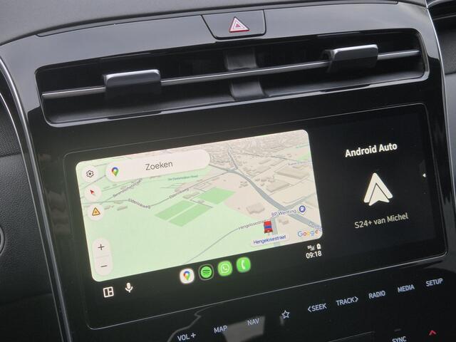 Hyundai TUCSON 1.6 T-GDI PHEV Plug-in Comfort Smart 4WD Automaat / Accu SOH 100% / Fabrieksgarantie tot 10-2026 / Dealer onderhouden / Trekgewicht 1350 kg / EAER bereik 62 km bereik stad 74 km / Apple Carplay Android Auto / Adaptief CC /