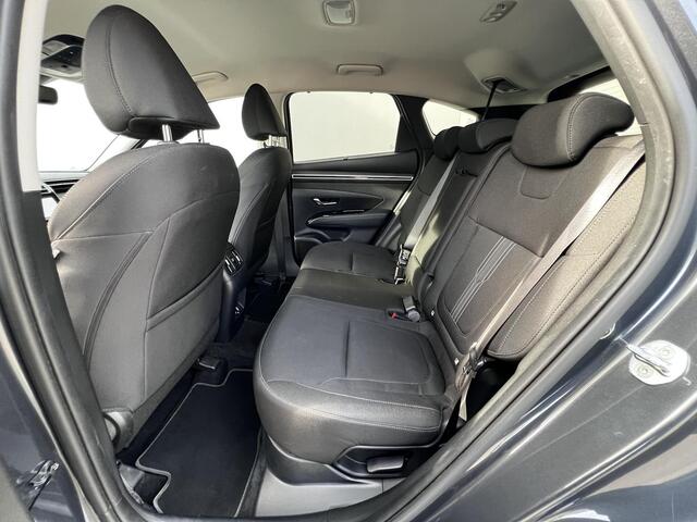 Hyundai TUCSON 1.6 T-GDI HEV 230pk Comfort Smart / Fabrieksgarantie tot 09-2028 / Dealer onderhouden / Trekgewicht 1650 KG / Navigatie / Achteruitrijcamera / Stuur- en stoelverwarming / Apple Carplay/Android auto / 19" LM /