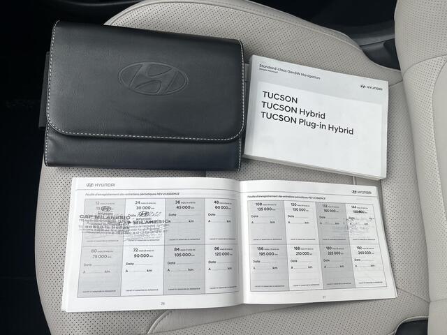 Hyundai TUCSON 1.6 T-GDI PHEV Premium 4WD / Afneembare Trekhaak (1350kg) / Schuif- Kanteldak / Apple Carplay/Android Auto / Rondzichtcamera / Stoelverwarming / Stoelventilatie / Elektrisch Verstelbare Voorstoelen / Adaptieve Cruise Control /