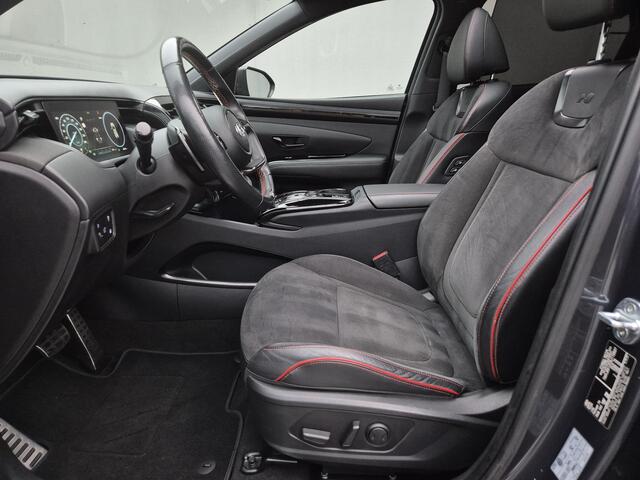 Hyundai TUCSON 1.6 T-GDI PHEV N Line Sky 4WD Automaat / Fabrieksgarantie tot 23-09-2027 / Accu SOH 100% / EAER bereik 62 km bereik stad 74 km / Trekgewicht 1350 kg / Glazen schuif- en kanteldak / Stuur-, Stoel en Achterbank verwarming /