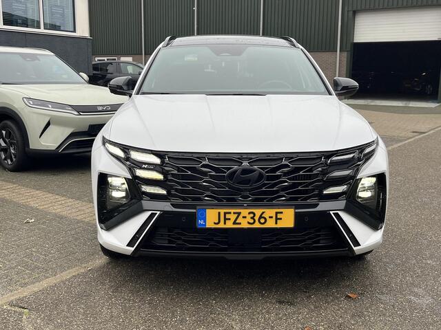 Hyundai TUCSON 1.6 T-GDI HEV N Line Sky VAN: 54.095,- VOOR: 42.877,- UW EINDEJAARSVOORDEEL: 11.218,- EURO ORIG. NL AUTO 09-2025 NIEUWPRIJS: 54.095,- EURO.
