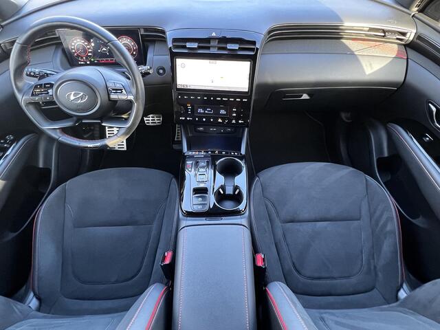 Hyundai TUCSON 1.6 T-GDI HEV 230pk N Line Sky Fabrieksgarantie tot 04-2029 / Dealer onderhouden / 1.650kg Trekgewicht / Panorama schuifdak / Stuur-, stoel- en achterbankverwarming / Apple Carplay Android / 19" LM wielen /