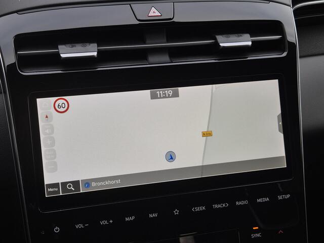 Hyundai TUCSON 1.6 T-GDI HEV Premium Sky Automaat / Allseason banden / Trekgewicht 1650 kg / Elektrische achterklep / Glazen schuif- en kanteldak / Stuur-, Stoel en Achterbank verwarming / Adaptief CC / Stoelventilatie /