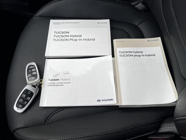 Hyundai TUCSON 1.6 T-GDI PHEV Premium 4WD Automaat / Dealer onderhouden / Navigatie / Stuur-, stoel- en achterbankverwarming /Leder / Stoelventilatie / Elektrische stoelen & klep / Camera 360° / Apple Carplay Android / 19" LM wielen /