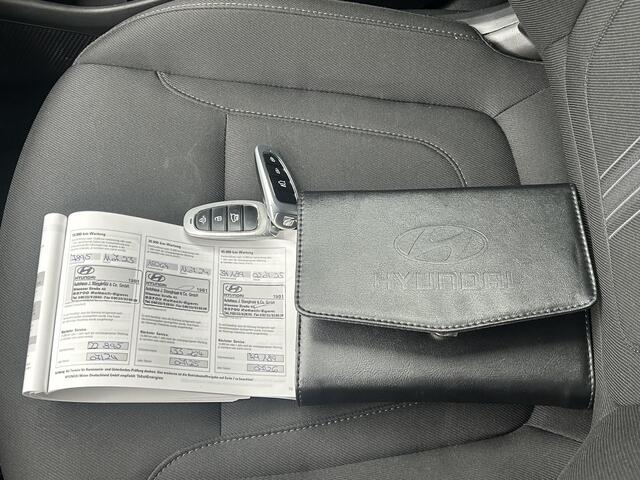 Hyundai TUCSON 1.6 T-GDI PHEV Comfort Smart 4WD / 19" Premium Wielen / Apple carplay / Android auto / Stoel en Stuurwielverwarming / Dealer onderhouden / Elektrische Achterklep / Cruise Control Adaptief /