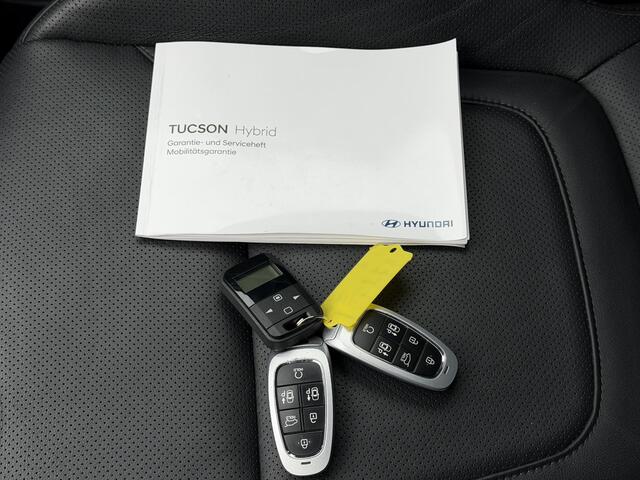 Hyundai TUCSON 1.6 T-GDI PHEV Premium Sky 4WD / Dealer Onderhouden / Panoramadak / Standkachel / 360 Camera / Adaptieve Cruise / Apple Carplay & Android Auto / Navigatie / Stoel Verwarming / Stuurwiel Verwarming / Stoel Verkoeling / Elektr. Stoelen / Dodehoek detectie /