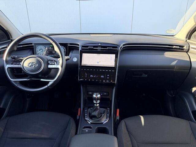 Hyundai TUCSON 1.6 T-GDI MHEV Comfort / Trekhaak 1650 KG / Stoelverwarming / Navigatie / Achteruitrijcamera / Parkeersensoren Voor + Achter / NL Auto / Fabrieksgarantie 3-2027 /