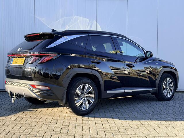 Hyundai TUCSON 1.6 T-GDI MHEV Comfort / Trekhaak 1650 KG / Stoelverwarming / Navigatie / Achteruitrijcamera / Parkeersensoren Voor + Achter / NL Auto / Fabrieksgarantie 3-2027 /