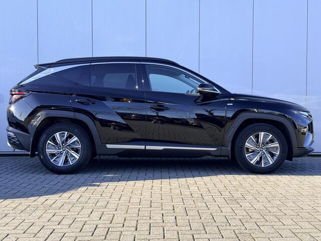 Hyundai TUCSON 1.6 T-GDI MHEV Comfort / Trekhaak 1650 KG / Stoelverwarming / Navigatie / Achteruitrijcamera / Parkeersensoren Voor + Achter / NL Auto / Fabrieksgarantie 3-2027 /