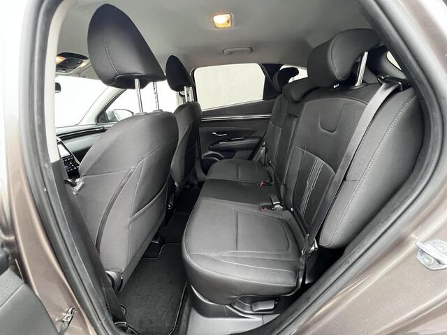 Hyundai TUCSON 1.6 T-GDI HEV Comfort Smart Automaat / Dealer onderhouden / Afneembare trekhaak 1.650 kg / Elektrische klep / Adaptieve CC / Stuur- & stoelverwarming / Navigatie / Camera / Apple Carplay Android / 19" LM + all season banden /