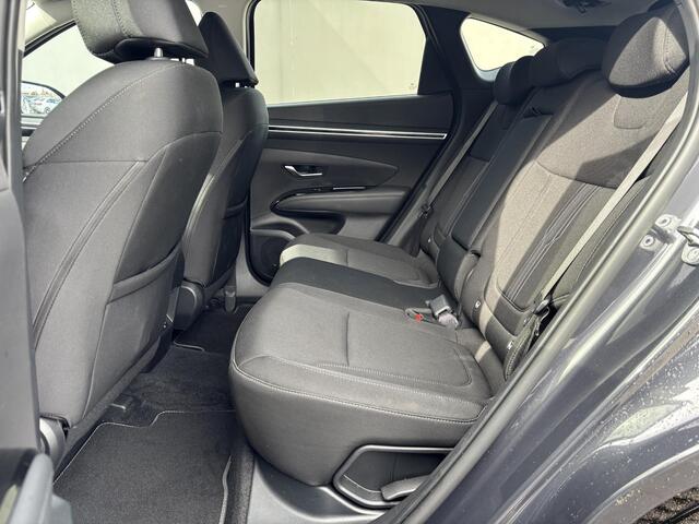 Hyundai TUCSON 1.6 T-GDI PHEV Comfort Smart 4WD Automaat / Elektrische Achterklep / Org. NL / Fabrieksgarantie tot 06-2029 / Achteruitrijcamera / Stuur- en Stoelverwarming / 1.350 kg Trekgewicht / Climate Control / Adaptieve Cruise Control / Apple Carplay & Android Aut