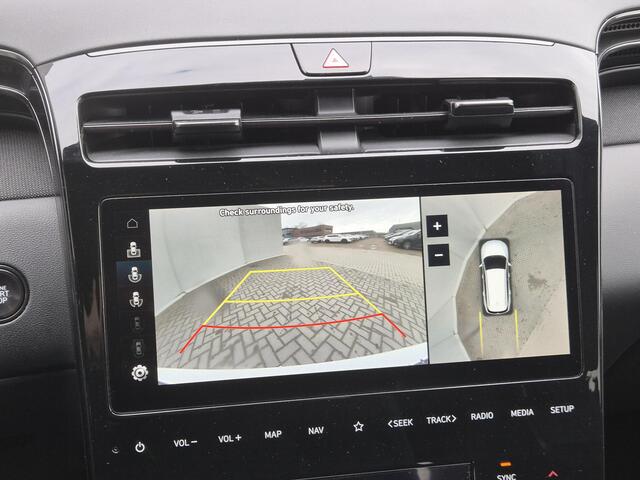 Hyundai TUCSON 1.6 T-GDI PHEV N Line Sky 4WD Automaat / Trekgewicht 1.350 kg / Elektrische achterklep / EAER bereik 62 km bereik stad 74 km / Stuur- Stoel & Achterbankverwarming / Glazen schuif- en kanteldak / Rondomzicht camera / Adaptief cruise control / Apple Carplay