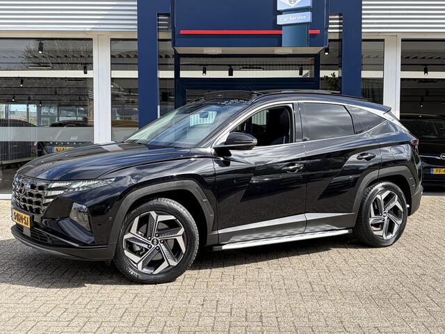 Hyundai TUCSON 1.6 T-GDI PHEV Premium Sky 4WD / Automaat / NL-Auto / Vol-Leder / Open-Panodak / Adaptieve Cruise-Control / Stoelverwarming V+A / Stoelverkoeling / Stuurverwarming / Elektr.-Verstelbare Stoelen met Geheugen / Premium Krell-Audio / Elektr.-Achterklep / App
