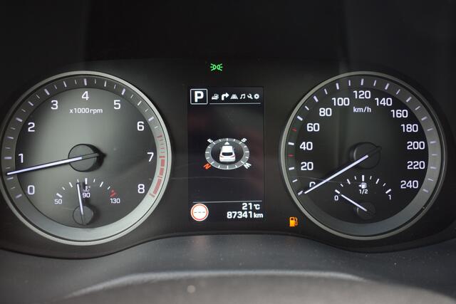 Hyundai TUCSON 1.6 T-GDi Premium 4WD Automaat | Trekhaak | Navigatie | Kantel/ Schuifdak | Stuur + Stoelverwarming | Camera | Leder |