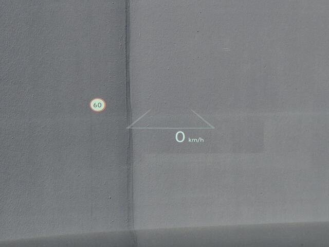 Hyundai TUCSON 1.6 T-GDI PHEV Premium / Facelift Model / Head Up Display / Trekgewicht 1210 kg / Elektrische achterklep / Stuur- & Stoelverwarming / Achteruitrijcamera / Adaptief cruise control / EAER bereik 68 km bereik stad 87 km / Draadloze telefoon lader / Keyless 