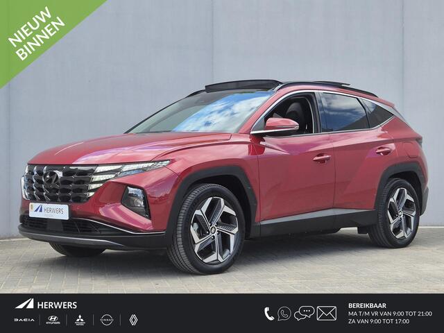 Hyundai TUCSON 1.6 T-GDI PHEV Premium Sky 4WD / Dealer onderhouden / Fabrieksgarantie tot 03-2027 / Trekgewicht 1350 kg / Trekhaak afneembaar / Glazen schuif- en kanteldak / Elektrische achterklep / Stuur- Stoel & Achterbankverwarming / Stoelventilatie / Adaptief cruise