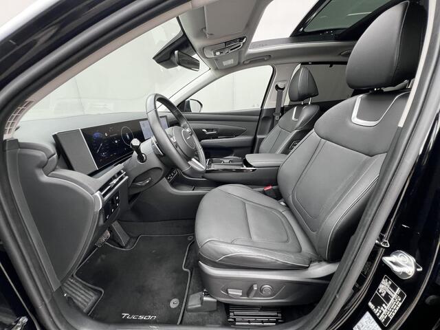 Hyundai TUCSON 1.6 T-GDI PHEV Premium Sky 4WD / Fabrieksgarantie tot 09-2029 / Panorama schuifdak / Navigatie / Stoelventilatie / Elektrische stoelen & klep / Stuur-, stoel- & achterbankverwarming / Apple Carplay Android / 19" LM & All Season banden /