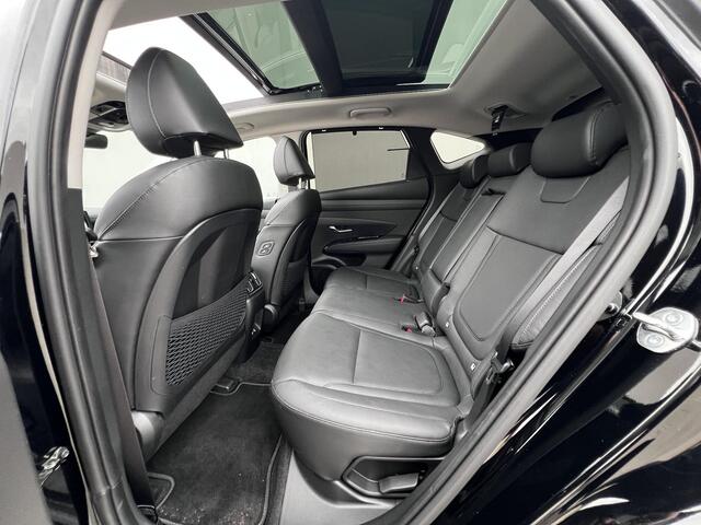 Hyundai TUCSON 1.6 T-GDI PHEV Premium Sky 4WD / Fabrieksgarantie tot 09-2029 / Panorama schuifdak / Navigatie / Stoelventilatie / Elektrische stoelen & klep / Stuur-, stoel- & achterbankverwarming / Apple Carplay Android / 19" LM & All Season banden /