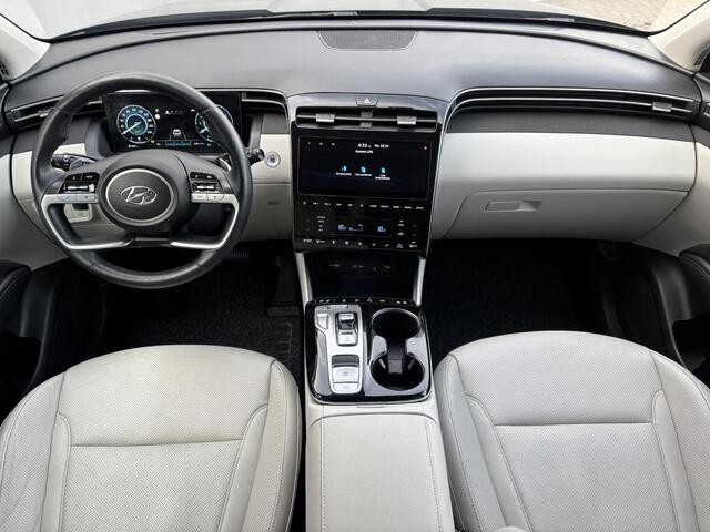 Hyundai TUCSON 1.6 T-GDI HEV 230pk Premium Sky / Dealer onderhouden / Glazen schuif- en kanteldak / Trekgewicht 1650 kg / Elektrische achterklep / Stuur- Stoel & Achterbank verwarming / Rondomzicht camera / Stoelventilatie / Adaptief cruise control / Krell Audio Systeem