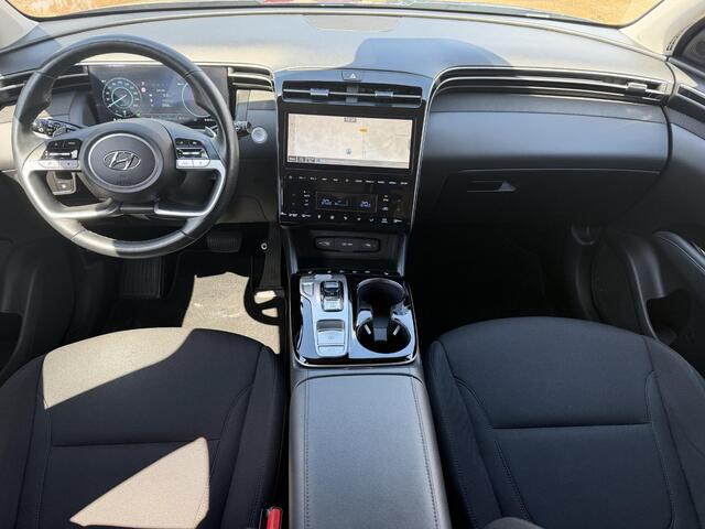Hyundai TUCSON 1.6 T-GDI PHEV Comfort Smart 4WD / Dealer Onderhouden / Fabrieksgarantie tot 9-2028 / Navigatie / Adaptieve Cruise / Stoel & Stuurwiel Verwarming / Keyless /