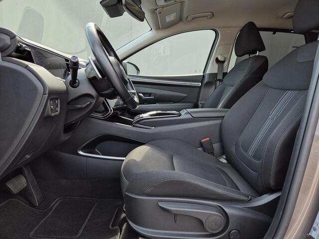 Hyundai TUCSON 1.6 T-GDI PHEV Comfort 4WD / Trekhaak afneembaar / Apple Carplay Android Auto / Stoelverwarming / Trekgewicht 1350 kg / Achteruitrijcamera / Draadloze telefoon lader / Keyless Entry/Start / Cruise control / Parkeersensoren voor en achter /