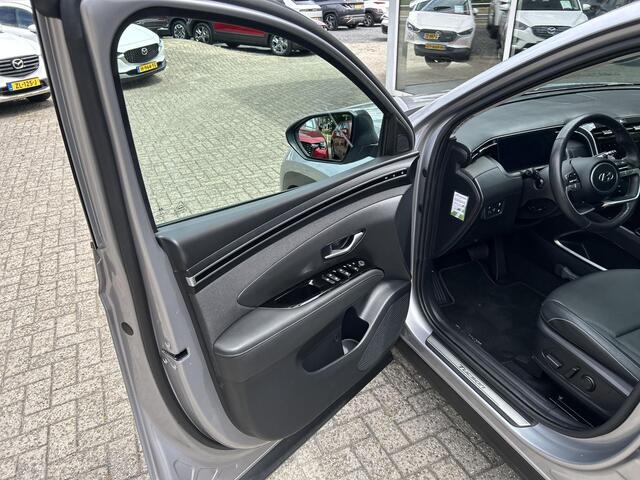 Hyundai TUCSON 1.6 T-GDI PHEV Premium Sky 4WD |Trekhaak| Panoramisch schuif/kantel dak | Apple Carplay/Android Auto | Stoelverwarming/verkoeling | Elektrische achterklep | Elektrische verstelbare stoelen met geheugen |