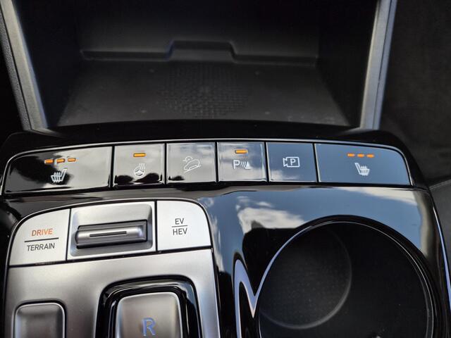 Hyundai TUCSON 1.6 T-GDI PHEV Comfort Smart Sky 4WD / Fabrieksgarantie tot 02-2029 / Dealer onderhouden / Glazen schuif- en kanteldak / Stuur- & Stoelverwarming / Trekgewicht 1350 kg / Achteruitrijcamera / Apple Carplay Android Auto / Adaptief cruise control /