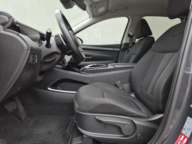 Hyundai TUCSON 1.6 T-GDI PHEV Comfort Smart 4WD / Fabrieksgarantie tot 05-2027 / Dealer onderhouden / Stuur- & Stoelverwarming / Elektrische Achterklep / Trekgewicht 1350 kg / Achteruitrijcamera / Apple Carplay Android Auto / EAER bereik 62 km