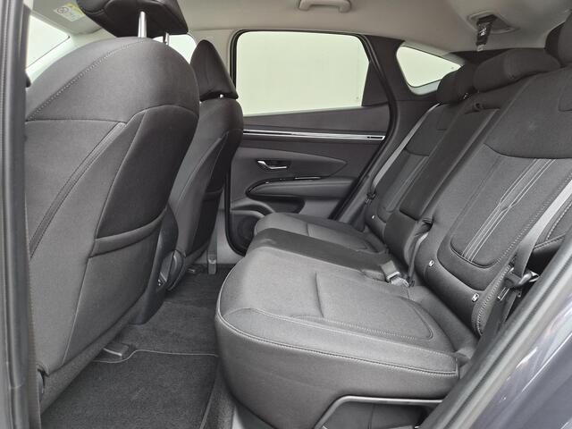 Hyundai TUCSON 1.6 T-GDI PHEV Comfort Smart 4WD / Fabrieksgarantie tot 05-2027 / Dealer onderhouden / Stuur- & Stoelverwarming / Elektrische Achterklep / Trekgewicht 1350 kg / Achteruitrijcamera / Apple Carplay Android Auto / EAER bereik 62 km