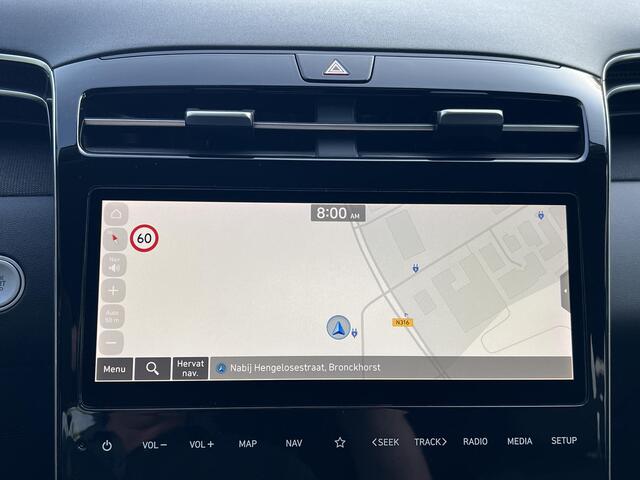 Hyundai TUCSON 1.6 T-GDI PHEV Comfort Smart 4WD / 99% SOH / Fabrieksgarantie tot 04-2027 / WLTP 62km / Navi / Apple Carplay Android / Stuur- en stoelverwarming / Adapt. CC / 19" LM wielen /