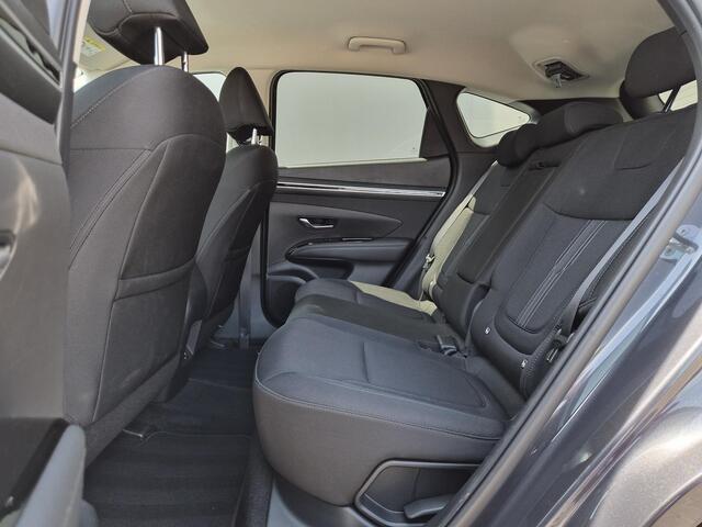 Hyundai TUCSON 1.6 T-GDI PHEV Comfort 4WD / Dealer onderhouden / Fabrieksgarantie tot 05-2027 / All season banden / Stuur- & Stoelverwarming / Trekgewicht 1350 kg / Elektrische achterklep / Achteruitrijcamera / Apple Carplay Android Auto /