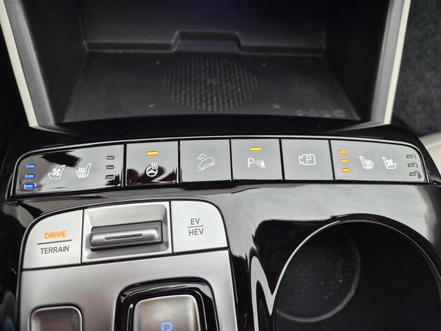 Hyundai TUCSON 1.6 T-GDI PHEV Premium 4WD / SOH 100% / Fabrieksgarantie tot 05-2027 / Dealer onderhouden / Trekhaak afneembaar / Stoelventilatie / Elektrische achterklep / Trekgewicht 1350 kg / Stuur- Stoel & Achterbank verwarming / Rondomzicht camera /